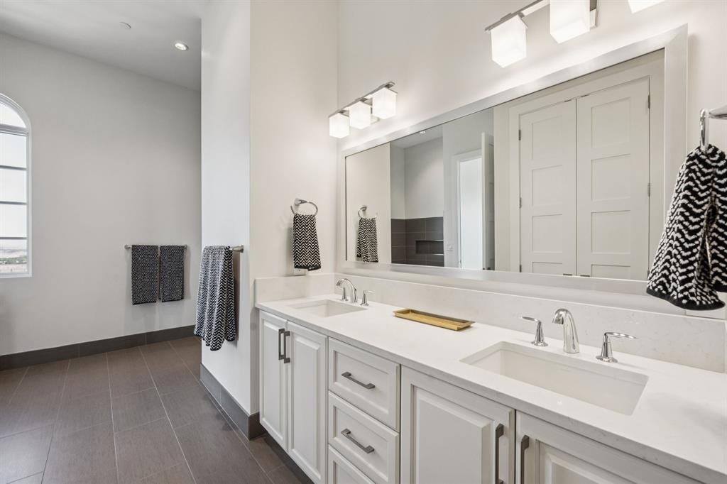 Lakeside Tower - Residential