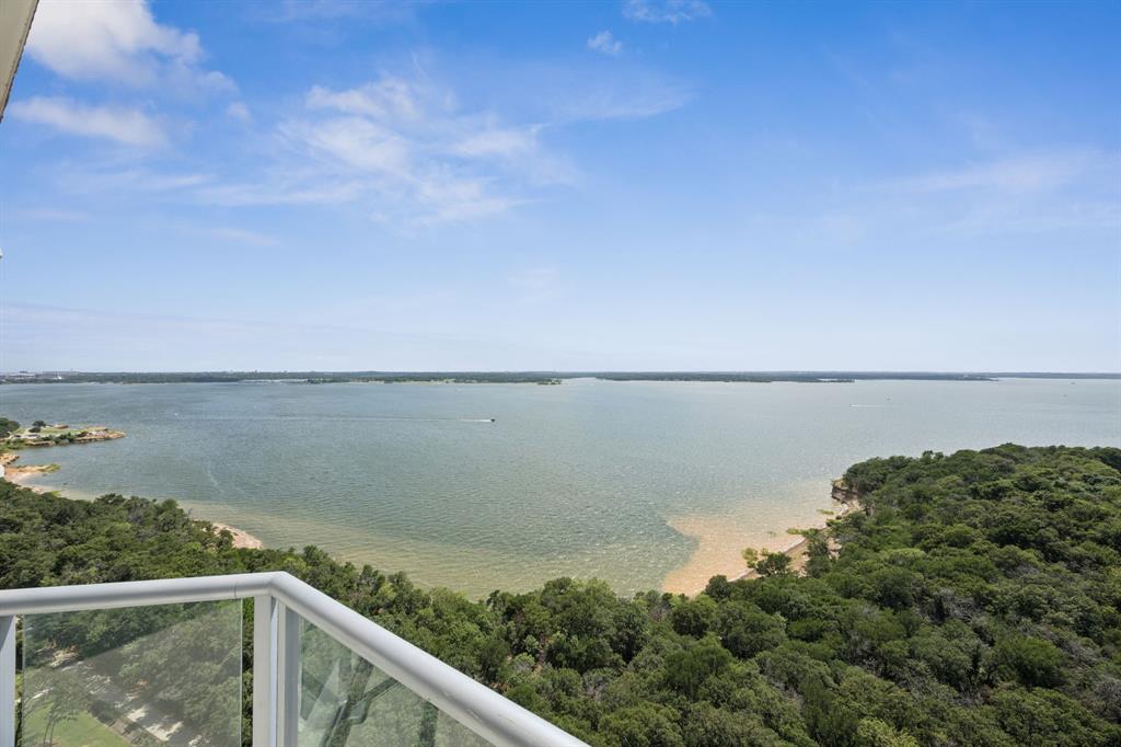 Lakeside Tower - Residential