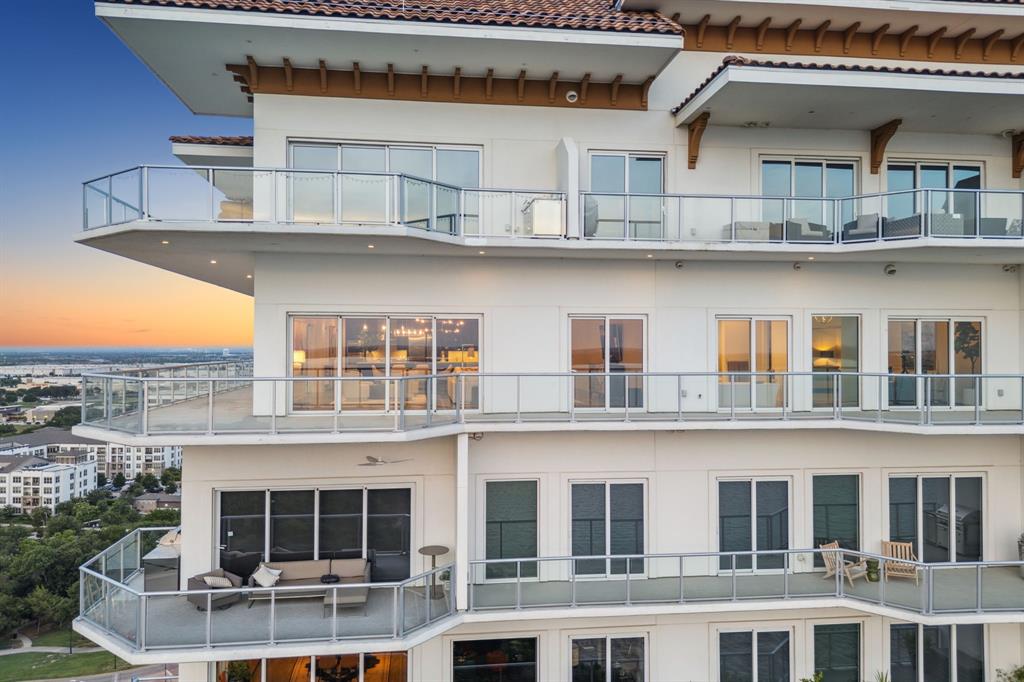 Lakeside Tower - Residential