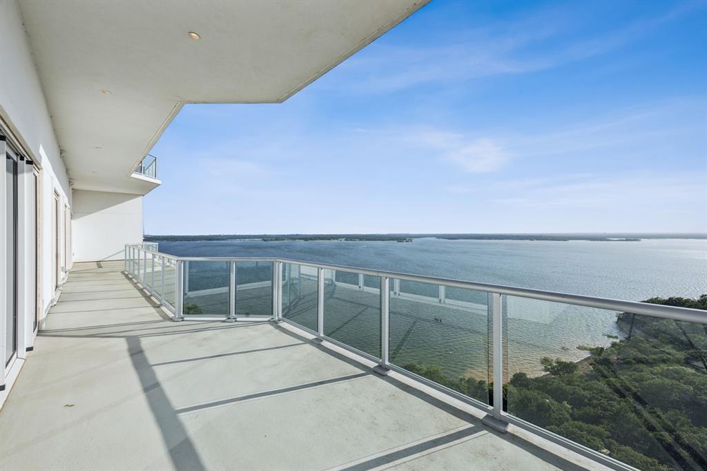 Lakeside Tower - Residential