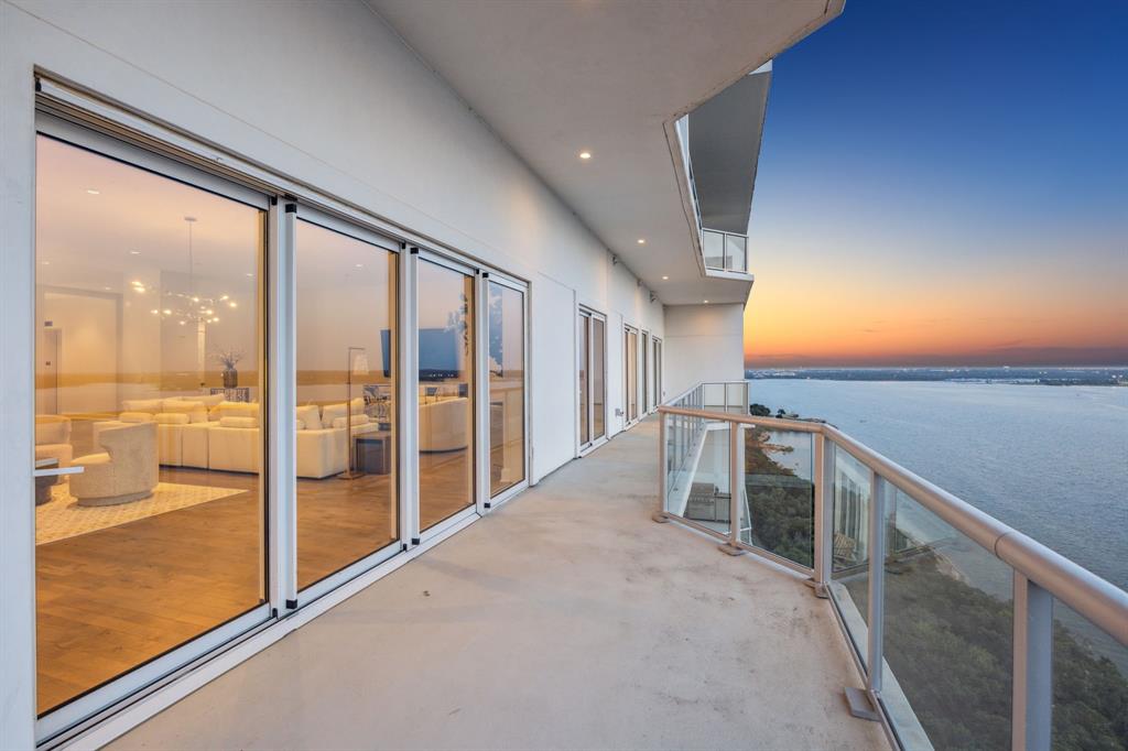 Lakeside Tower - Residential