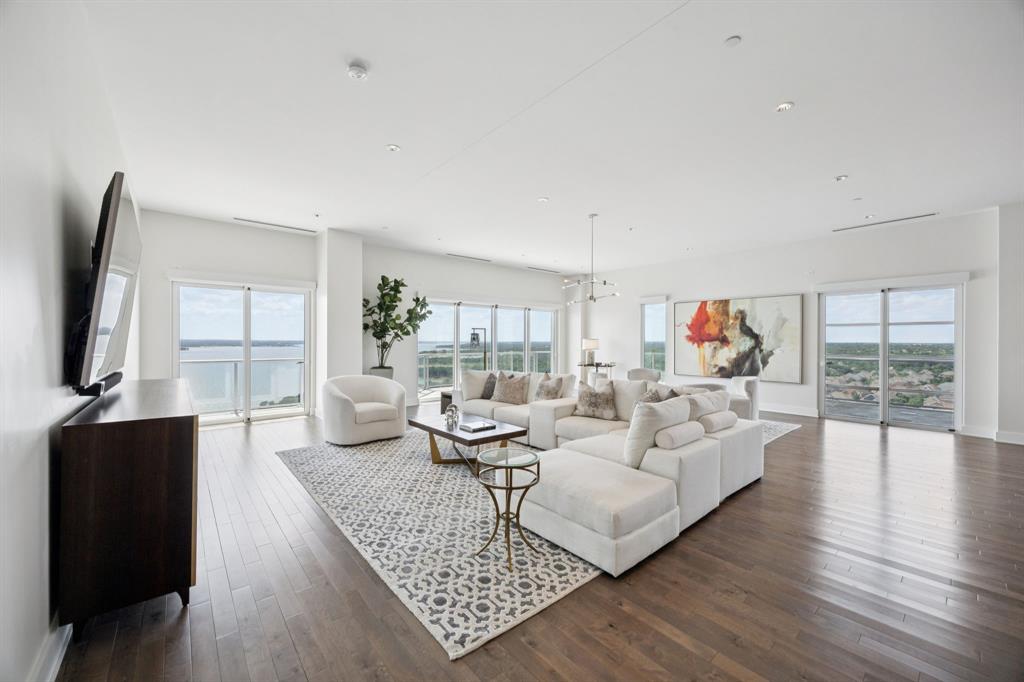 Lakeside Tower - Residential