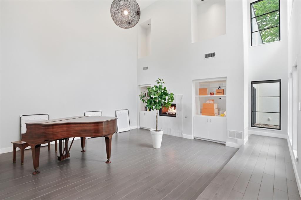 This contemporary stunner sits minutes from the rising downtown financial corridor, including the much-anticipated Texas Stock Exchange, with quick Dallas North Tollway and I-35E access to Uptown, Klyde Warren Park, and the Arts District. Frequent flyers will appreciate the easy run to Dallas Love Field.
Lifestyle is delivered: Preston Center's chef-driven dining and Whole Foods, Inwood Village's boutiques and restaurants, NorthPark Center's flagship retail, and Highland Park Village's luxury labels are all a short drive away. UT Southwestern, SMU, Baylor Scott & White, and Medical City are easily accessed.
Inside, an open floorplan, abundant natural light, skylights, and a sleek contemporary palette set the tone. The updated kitchen with breakfast nook flows to entertaining spaces anchored by a double-sided gas fireplace. The expansive primary suite is a private retreat: walk-in closet, dual vanities, separate shower, and a jetted tub for post-close decompression. A versatile flex space adapts to a home office, home gym, or media den.
Stucco contemporary, attached two-car garage, no HOA. Move-in ready, lock-and-leave friendly, and competitively positioned for Dallas's continued talent migration. Don't miss this rare gem!