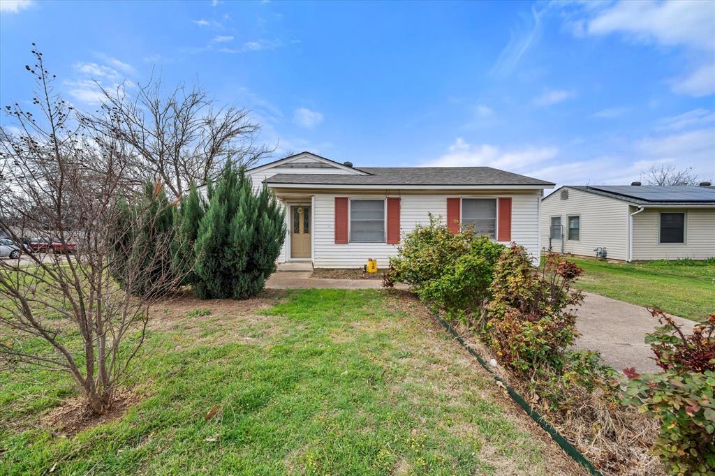 Charming CORNER LOT home with endless potential, this 3 Bedroom 2 living and 1 bath offers a cozy layout with updates that include MODERN kitchen, granite counter tops and steel appliances. Home does needs a little TLC, it is FULL of potential perfect for anyone looking to add their own personal touch and create lasting value, Located just minutes away from AT&T stadium, (home of Dallas Cowboys), Globe Life Field (home of the Texas Rangers), Texas Live and the Arlington Entertainment District, not only as a primary residence but also as an Airbnb or business opportunity thanks to its unbeatable location near YEAR ROUND sporting events, concerts and entertainment venues. Don't miss your chance to turn this property into your next home or INCOME producing investment. Come take a look TODAY!
