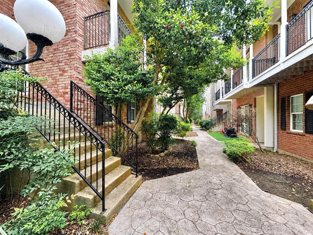 M Streets Twnhms - Residential