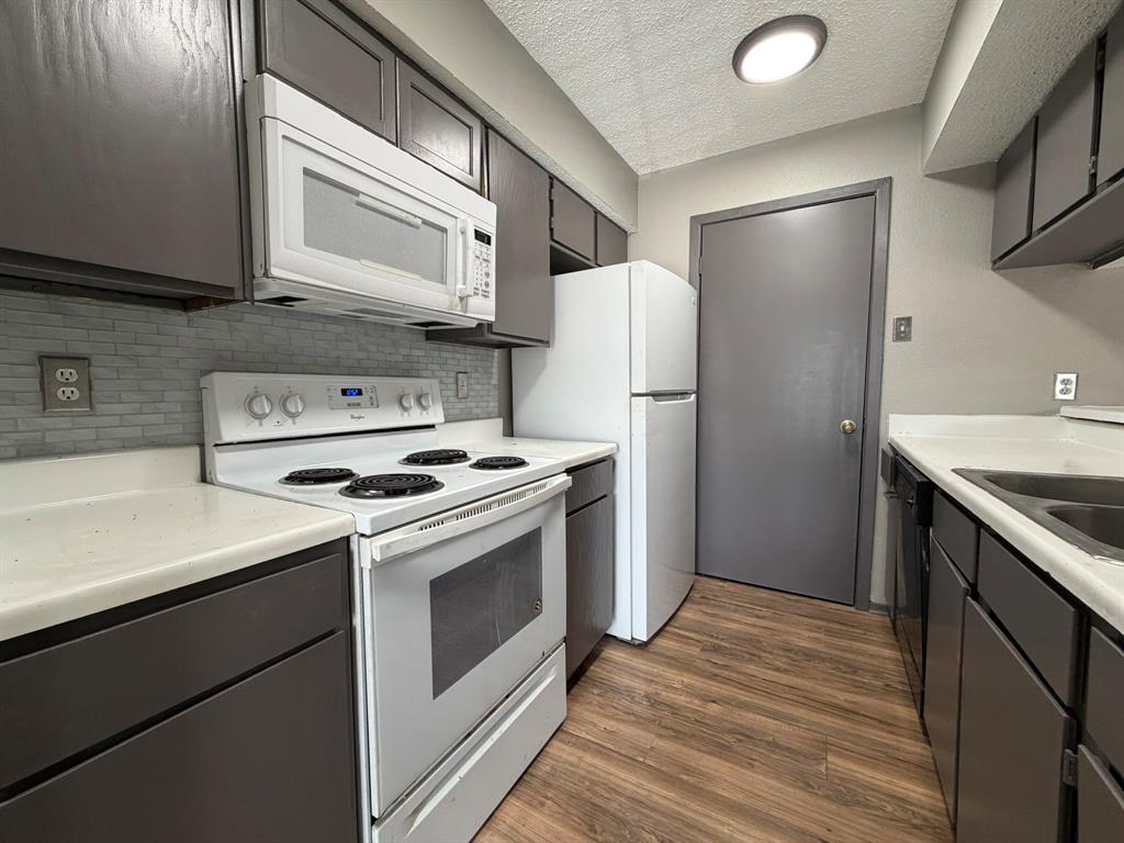 Creekbend Condo Ph 01-06 - Residential