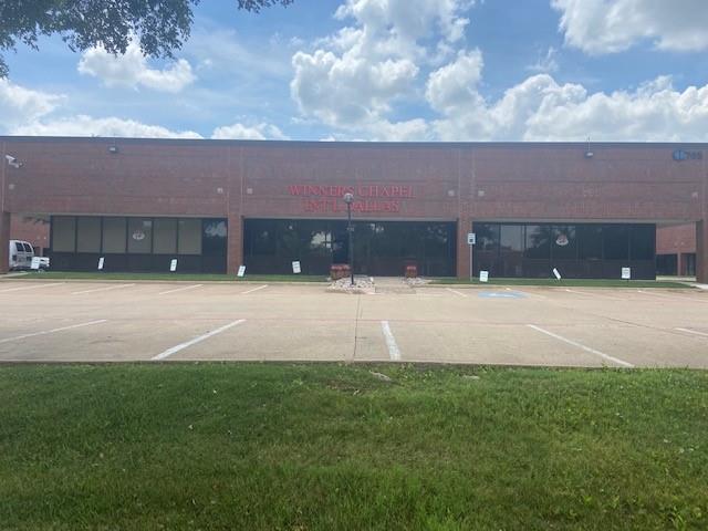 Beautiful large church building space for a growing or established church located in Dallas County, Richardson, Texas. 
Church equipment and seats may be negotiable. Building has several rooms for children, teenagers, administration, pastors, bookstore, 
media, storage, men and women bathrooms. Building is close to shopping centers, highways and schools. Asking price is $18,000 per month.