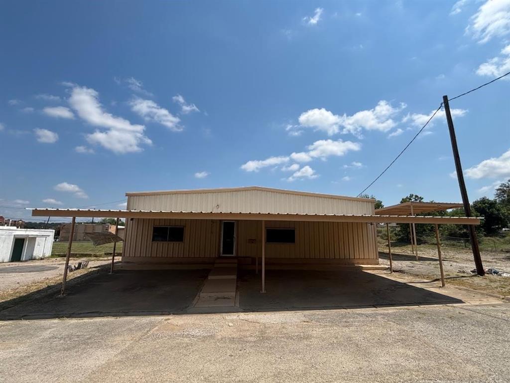 COLLEGE - Commercial Sale
