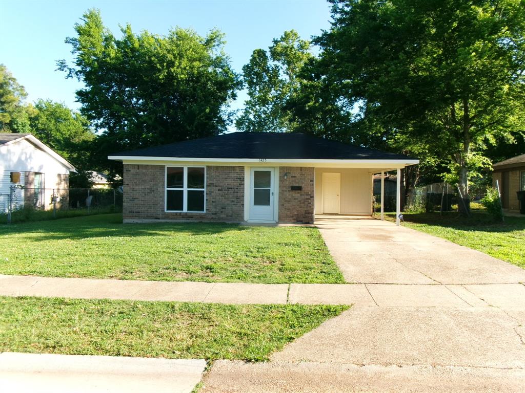 Come check out this remodeled home in Gibson Park, priced perfectly for you!  Very smart and efficient floor plan with no wasted space.  Located just off Barksdale Blvd close to Barksdale AFB and everything in central Bossier!  Lots of new in this house.  Agents, please review agent remarks!