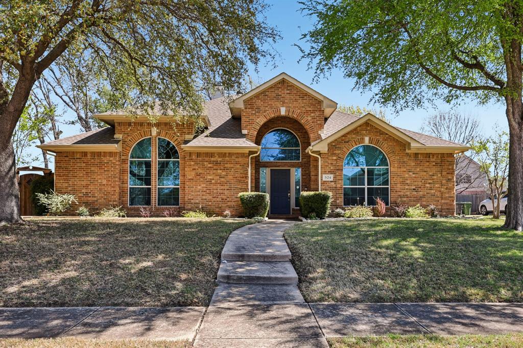 SELLER IS NOW OFFERING A $10K concessions to qualified buyers.

Set on a hard to find corner lot, this well maintained brick home offers .44 acres of space, flexibility, and timeless charm. A welcoming two story foyer opens into a formal sitting room and a private office with glass French doors, both are currently being used as workspaces but easily adaptable to fit your needs.

A cozy fireplace anchors the main living area, flowing into a formal dining room and a separate breakfast nook that keeps everyday meals and entertaining comfortable and connected. The kitchen sits at the heart of the home with a center island, recessed lighting, and plenty of workspace for cooking and gathering. Low maintenance flooring runs throughout the main level, while upstairs bedrooms feature soft carpet for added comfort.

The spacious primary suite offers a relaxing retreat with generous square footage and an ensuite bath complete with dual sinks, a garden tub, and a separate shower. Outside, the fenced backyard provides room to unwind, play, or entertain with ease.

Located in an established Murphy community, residents enjoy resort style amenities including a pool, clubhouse, pickleball courts, sand volleyball court, parks, and walking areas. You’re also just minutes from shopping, dining, and everyday conveniences, all while enjoying a quiet suburban setting with easy access to surrounding Collin County destinations.

Corner lots like this don’t come around often.  Schedule your tour and see everything this home has to offer in person.

Discounted rate options and no lender fee future refinancing may be available for qualified buyers of this home.