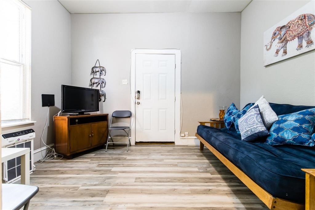 Dallas Land & Loan 02 - Residential Income