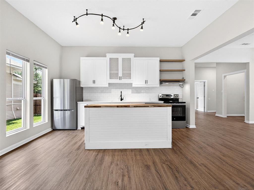 WINNETKA HEIGHTS - Residential
