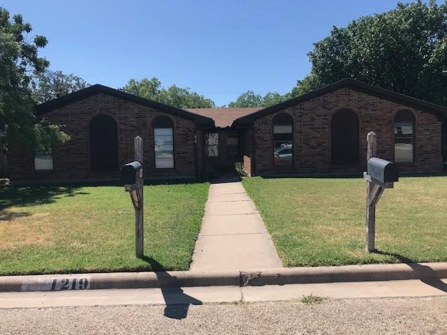 Awesome and roomy 3 bedroom 2 bath, 2 car carport. So much space! Small storage under the side. Great side yard and sliding door going to the yard. Fireplace in the living, good closet space, and large hall bath! Close to ACU, HSU, Hendrick, right off of Judge Ely!
Requires tenant enrollment to the Tenant Benefit Package through Gerard Real Estate. Ask us for details. $39.00 a month.