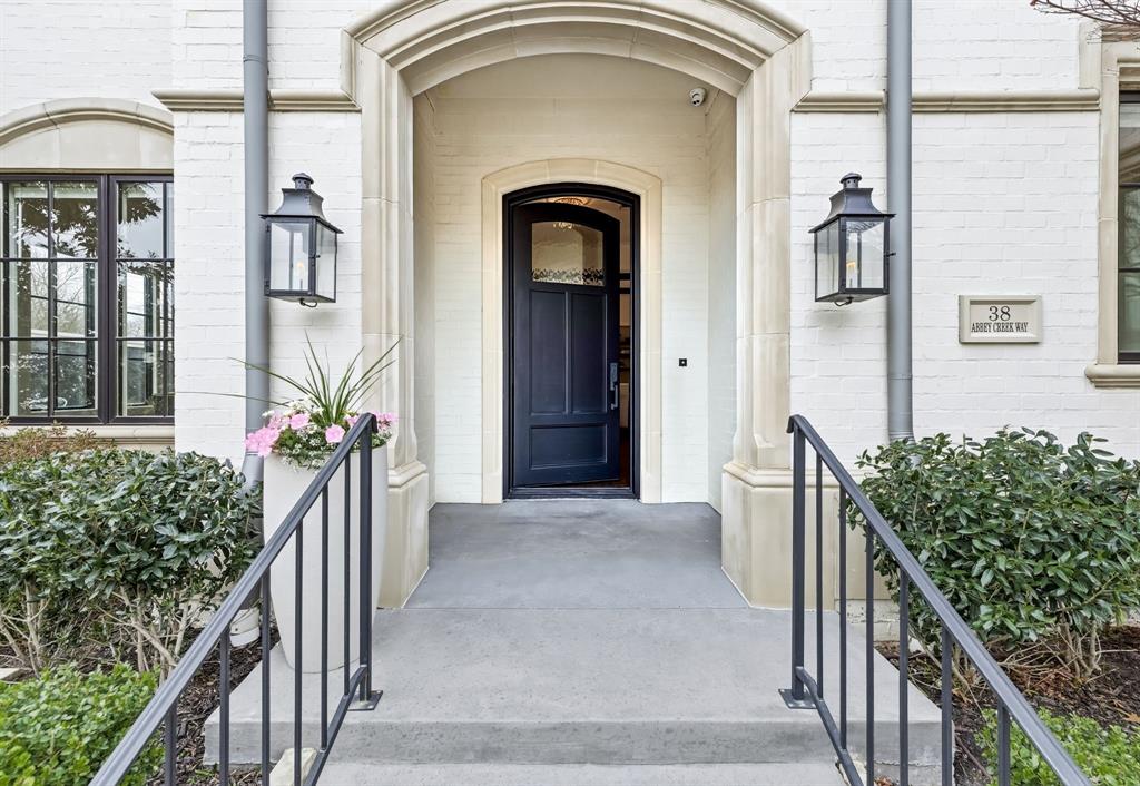 Lawn Glen Abbey - Residential