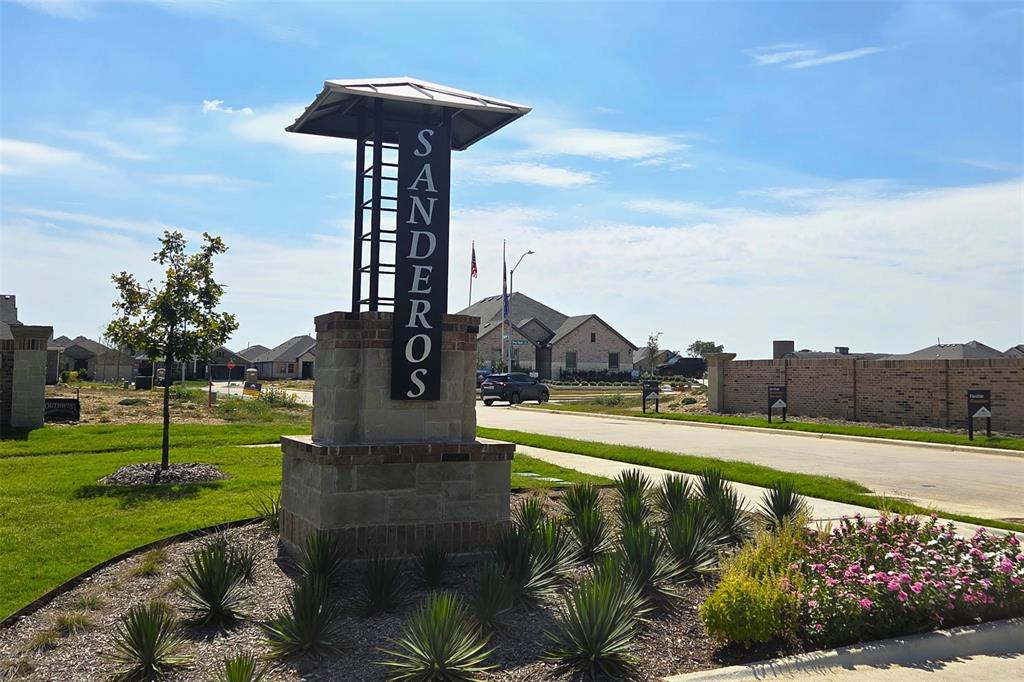 Sanderos - Residential
