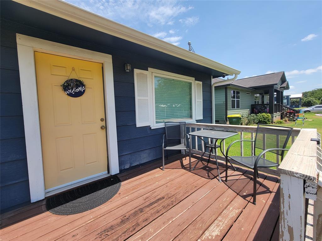 Six J Bay - Residential