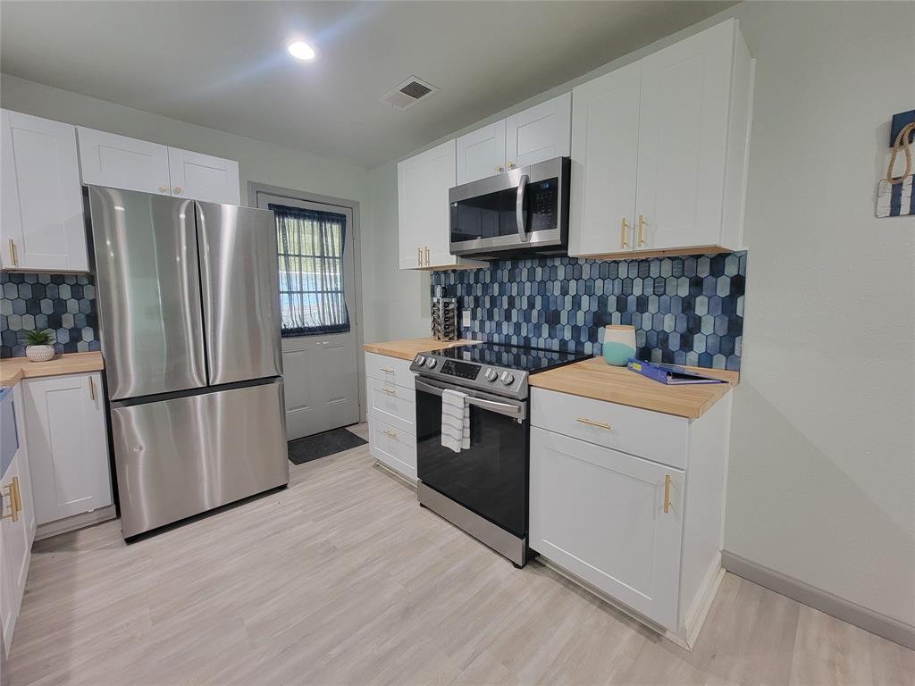 Six J Bay - Residential