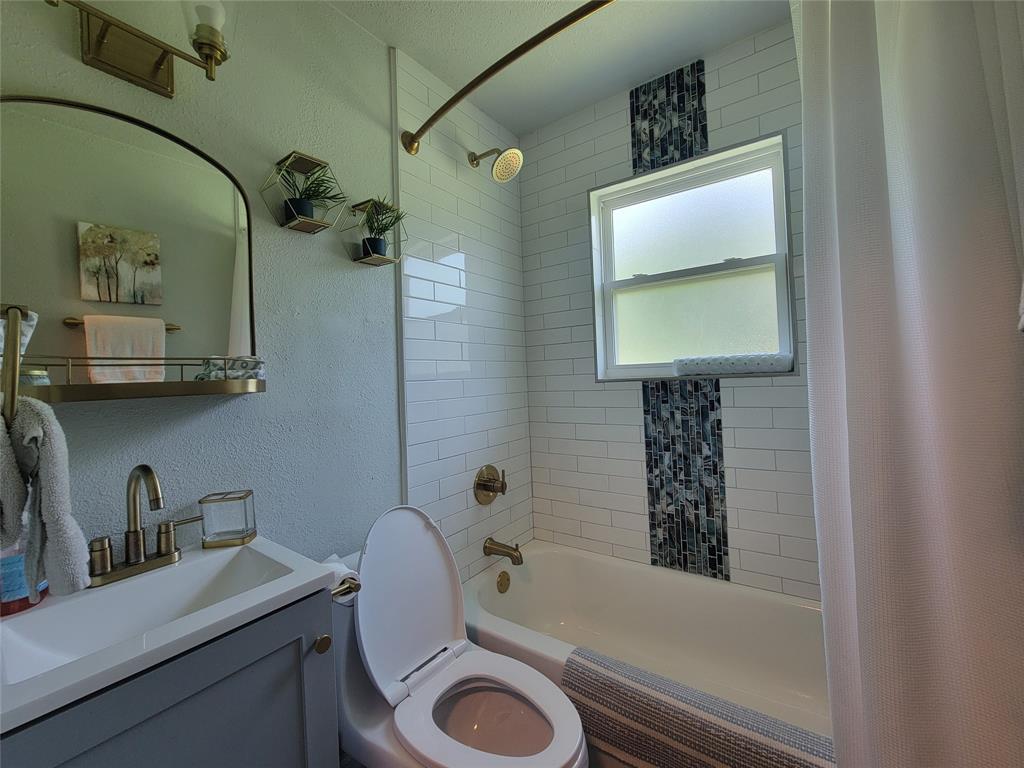 Six J Bay - Residential