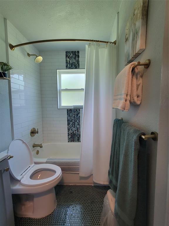 Six J Bay - Residential