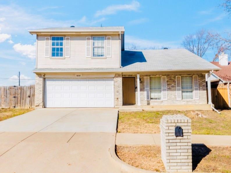 BEAUTIFUL HOME IN SOUTH ARLINGTON ! ........ CLOSE TO PARKS, SCHOOLS, RESTAURANTS, MAJOR SHOPPING CENTERS ........ OPEN CONCEPT, TWO LIVING AREAS, NEW GRANITE COUNTER TOPS, VACANT AND READY FOR NEW OWNERS ! ....... MUST SEE IT !