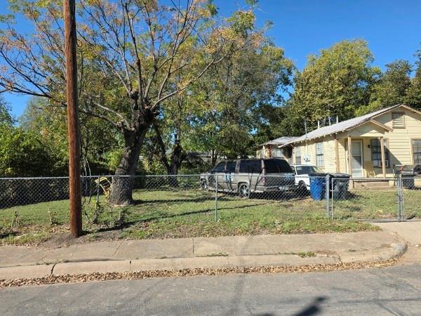 Great investment opportunity, duplex 1 bedroom 1 bathroom on each side with long-term tenants. Includes adjacent lot 4521 Canal St size 29X96.
A new roof has recently been installed.