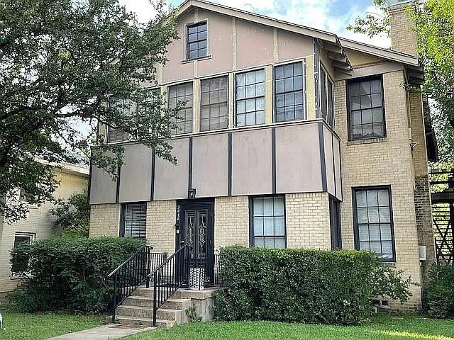 Updated 4-plex multifamily on oversize lot (50x175) in outstanding location mere feet from both SMU and McCullough Middle School in University Park.  Each large  (almost 900 sq ft), unit offers a front sunroom, a study and extra bedroom. The floorplans are very  functional 
with hardwood and tile flooring, spacious master bedrooms, and updated
kitchens. The property features ample off-street parking including for guests. 
All units are currently leased,... PLEASE DO NOT APPROACH BUILDING OR OCCUPANTS WITHOUT OWNER PERMISSION.  If you have any specific question, e-mail seller's agent please.