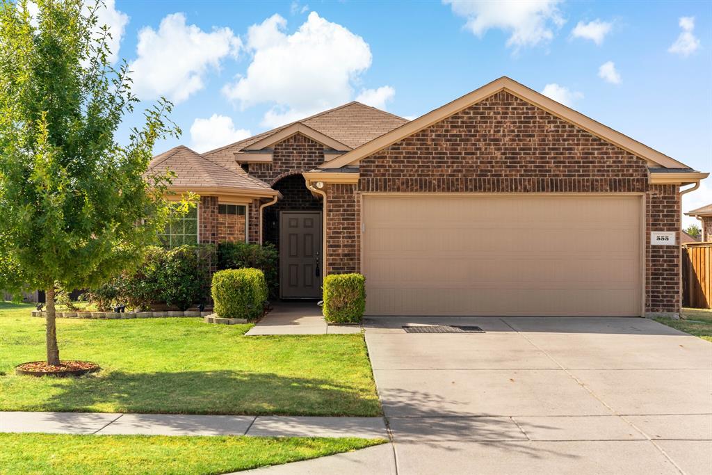 Looking for 4 bedrooms look no More! This 4 bedroom home has lots of extras! Higher ceilings, rounded corners, larger lot, full gutters, master bedroom split from other bedrooms. Master bedroom has ensuite bath with separate tub and shower, large walk in closet. Large 12.5X10.7 covered patio. 42in upper cabinets in kitchen, with lots of cabinets and counter space! Breakfast room also has a large breakfast bar.  Home is getting a new roof also. Seller will give a 5,000. flooring allowance with an acceptable offer!