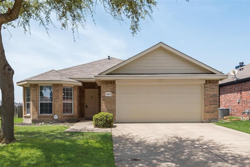 Beautifully Updated Home in Forney – Move-In Ready!

Welcome to this freshly updated home in the heart of Forney, offering modern upgrades and comfortable living. Recent improvements include a brand-new roof (2025), stylish granite countertops, durable LVP flooring, and appliances  all designed to provide a fresh, contemporary feel.

The thoughtful split bedroom layout offers privacy and functionality, ideal for families or guests. With its clean finishes and inviting spaces, this home is truly move-in ready.