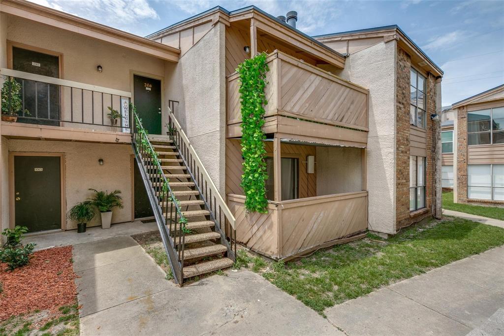 Lock in your lifestyle at Windtree Condos Lake Highlands' best-kept secret.
Wake up on the second floor of this beautifully updated 2 bed 2 bath condo with luxury vinyl floors. Whether you're working from home, hosting friends, or unwinding after a long week, this 843 sq ft space lives larger than it looks.
The kitchen is the heart of this home updated finishes, stainless steel appliances, and enough cabinet space to finally unpack those moving boxes. Both bathrooms have been tastefully refreshed, and with a full-size washer and dryer in-unit, the laundromat is officially a thing of the past.
Tucked inside a gated community with secured access, you get peace of mind without sacrificing convenience. You're 20 minutes from Downtown Dallas, 1.2 miles from Lake Highlands Station, minutes from White Rock Lake, and surrounded by top rated restaurants, shopping, and entertainment.
Zoned to Richardson ISD one of the most sought-after school districts in the Dallas metro this is a smart buy whether you're planting roots or building your investment portfolio.
