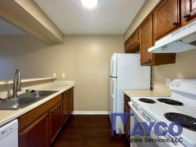 Occupied one bedroom, one bath property in great location. Contact Agent for showings.