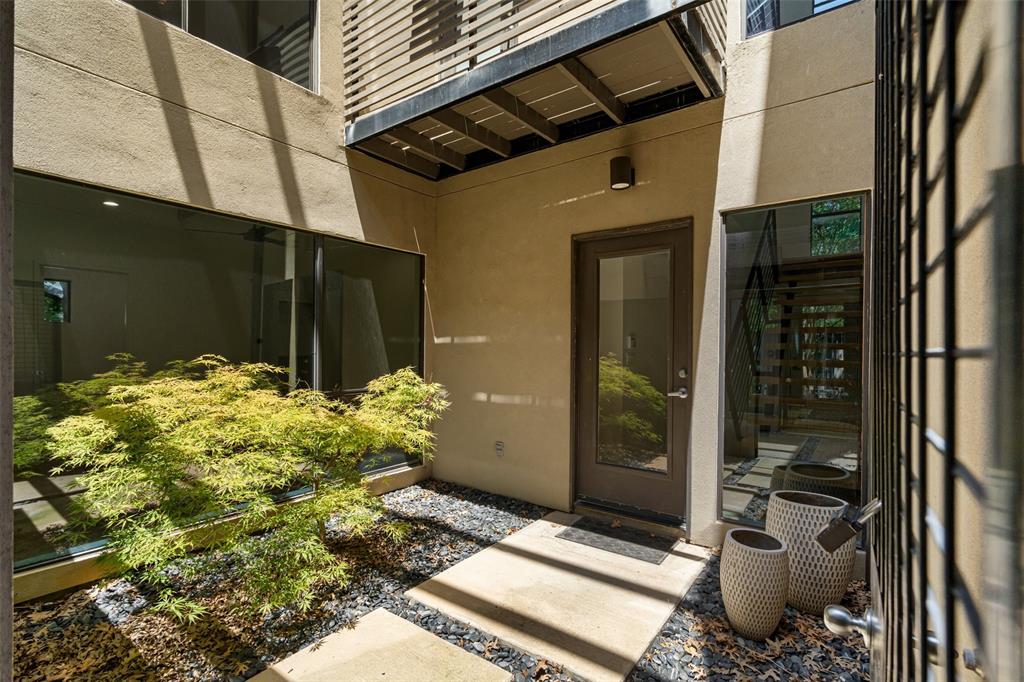 Dwelling At Munger Condos - Residential