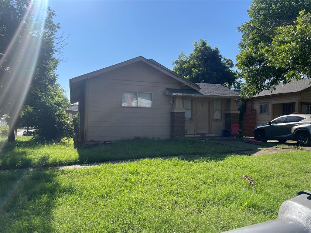2 Bedroom 1 bath home that is Currently rented for $900 a month. Unit is occupied and can be viewed with an executed contract.  This property is part of a portfolio.  Ask agent for information on full portfolio