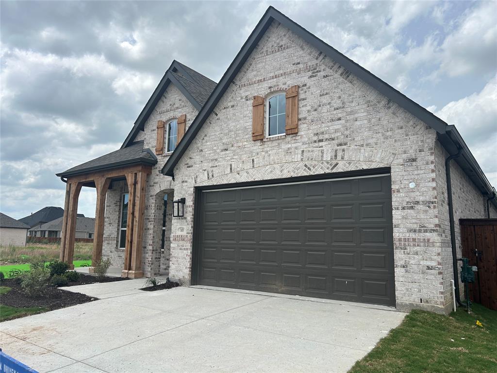 The Amberley Plan by Highland Homes in the Wellington community offers a perfect blend of modern style, comfort, and functionality. This thoughtfully designed single-story home features approximately 2,083 square feet with 4 bedrooms, 3 bathrooms, and an open-concept layout ideal for both everyday living and entertaining.  The spacious family room flows seamlessly into the dining area and chef-inspired kitchen, creating a bright and welcoming central living space. The kitchen includes a large island, abundant cabinetry, generous counter space, and a walk-in pantry, making it both stylish and practical. Large windows throughout the home bring in natural light and enhance the open feel of the design.  The private owner’s suite offers a relaxing retreat with a luxurious bath, dual vanities, soaking tub, separate shower, and oversized walk-in closet. Flexible options such as a study, additional bedroom, or extended outdoor living area allow homeowners to personalize the space to fit their lifestyle.
Located in Wellington in Haslet, Texas, residents enjoy access to resort-style amenities including pools, parks, trails, green spaces, and community gathering areas, all within convenient reach of major highways, shopping, dining, and Northwest ISD schools.
