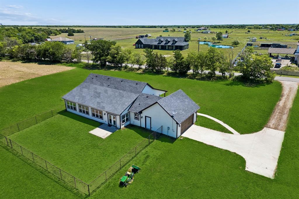 PRICE IMPROVEMENT! Welcome to this custom-built Modern Farmhouse Ranch completed in 2020, situated on just under 3 acres in one of the fastest-growing areas in Texas with NO HOA. This open-concept home features vaulted ceilings, recessed lighting, abundant natural light, a spacious sunroom, dedicated office, wet bar, and an oversized 2-car garage. The private primary suite offers vaulted ceilings and a luxurious double shower bathroom. Enjoy peaceful country living with convenient city access, highly rated schools, and countless upgrades throughout. Offering $3k for Appliance package. Seller is offering special buyer incentives with preferred lender. Schedule your private tour today!