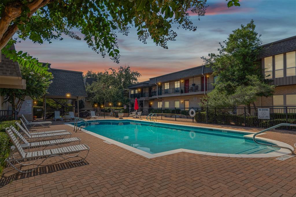 Fountain Royale Orleans W - Residential
