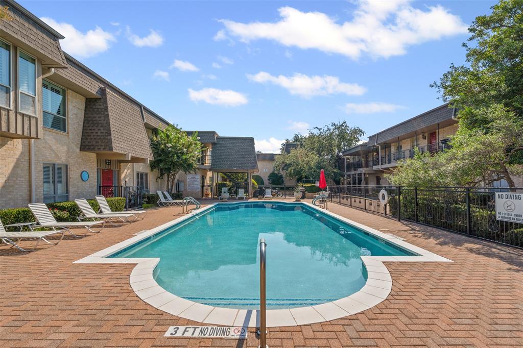 Fountain Royale Orleans W - Residential