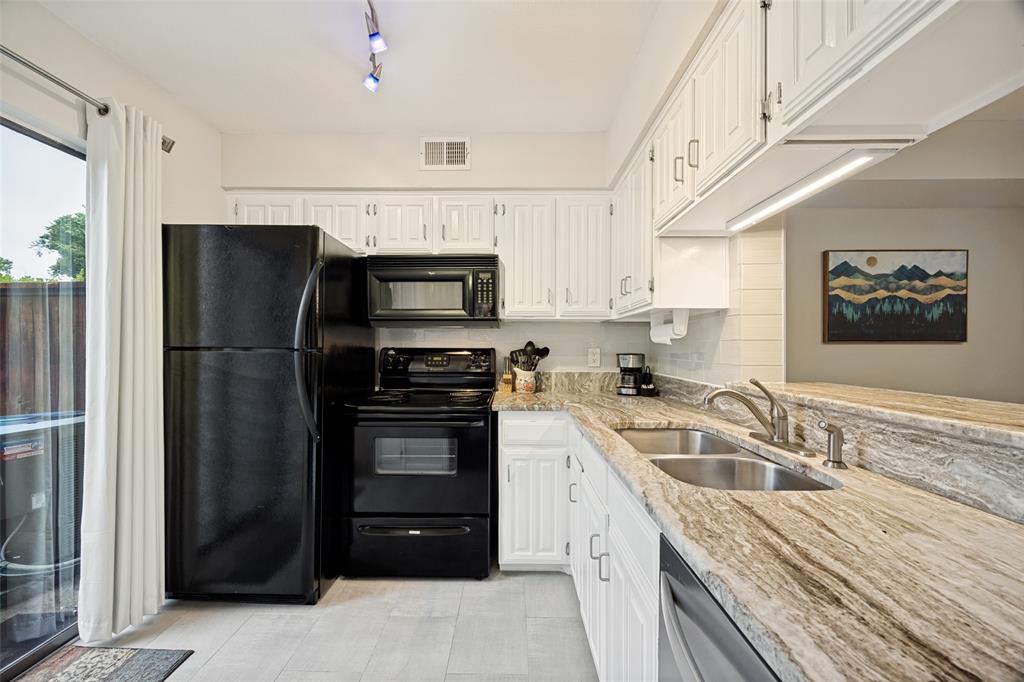 Preston Oaks Crossing Condos 01 & 02 - Residential