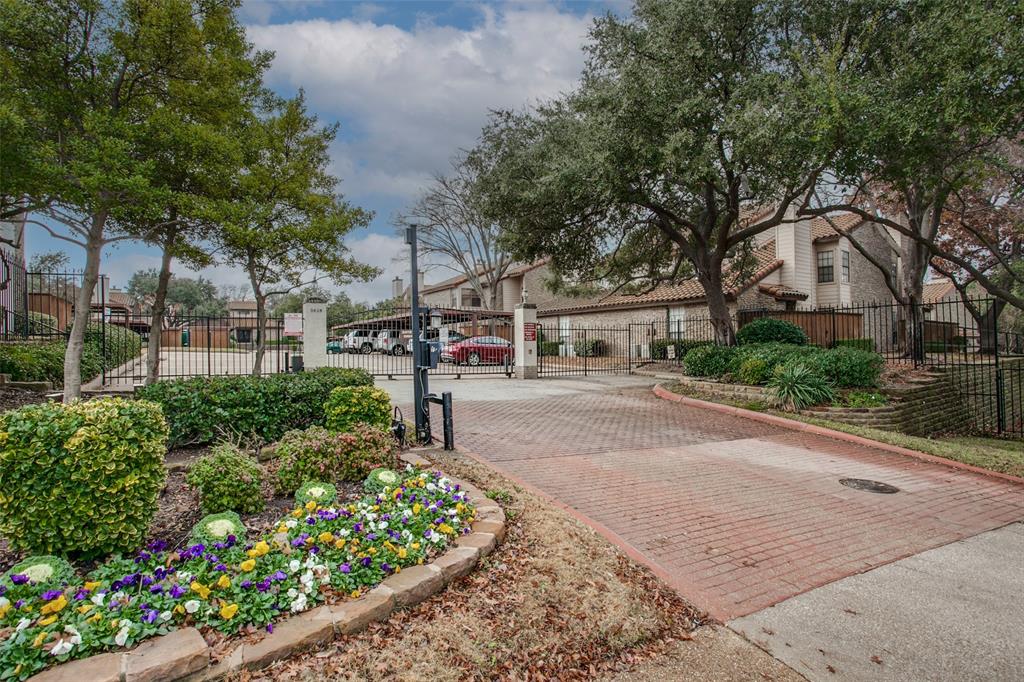 Preston Oaks Crossing Condos 01 & 02 - Residential