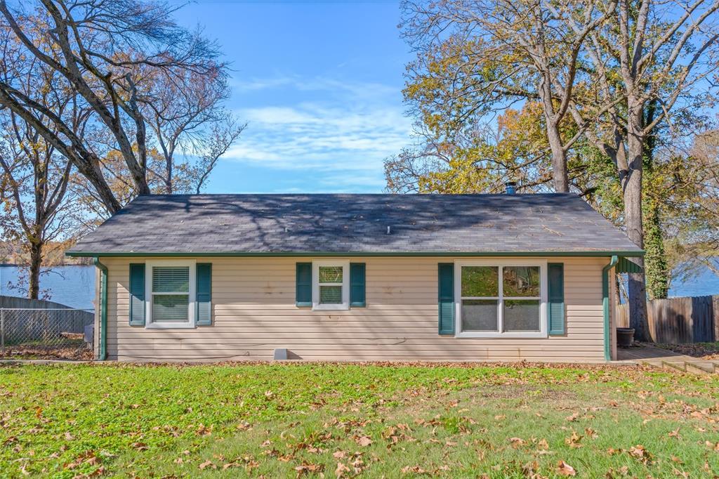 Stunning Waterfront property on Lake Winnsboro! This 2 bed, 1 bath lake home was constructed in 1985 and has been
incredibly well maintained since. Located on a dead-end county road, this home exemplifies peace and quiet in a way you
can only experience for yourself. The property features a boat house, outside patio, a 2-car garage, carport, and a stunning
view of Lake Winnsboro. Located 15 minutes from Quitman and 10 minutes from Winnsboro, this cozy home is the perfect
place to enjoy lake life without the hassle of an overcrowded community.