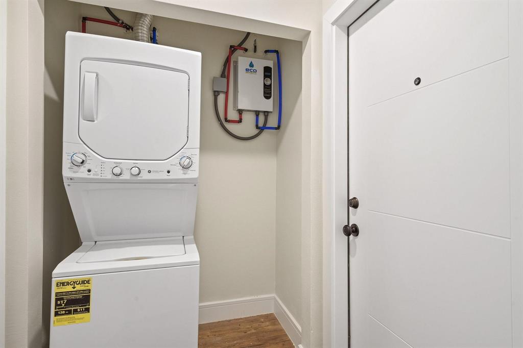 Dicksons East Dallas - Residential Lease