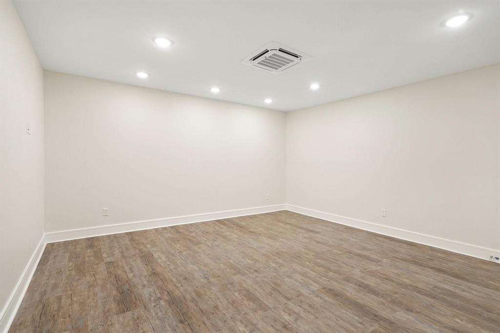 Dicksons East Dallas - Residential Lease