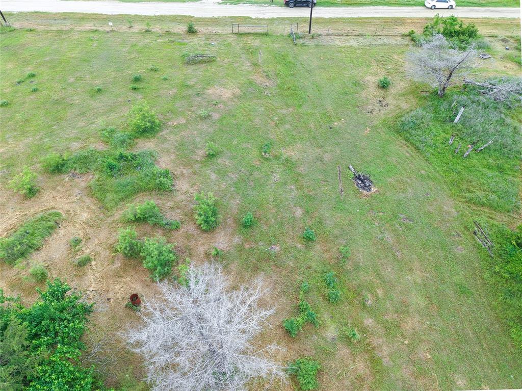 Cul-De-Sac. Lot is ready to built. Electricity available at the street. This lot is conveniently located between Richland and Wortham, about an hour from Dallas and approximately 20 minutes from Corsicana and Mexia.