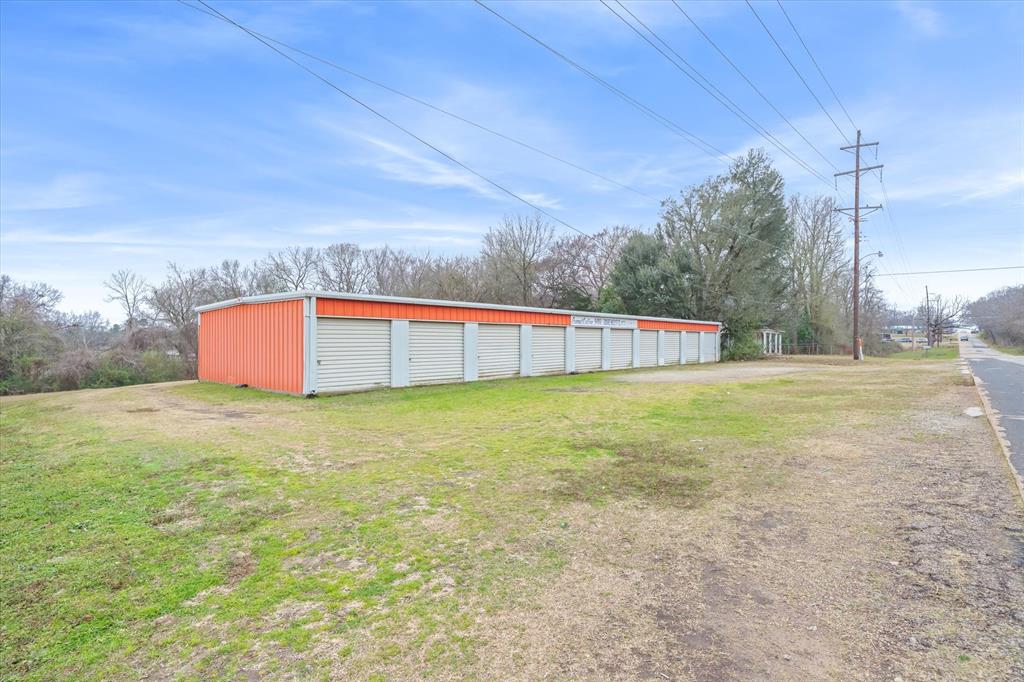 Richardsons Add 01 - Commercial Sale