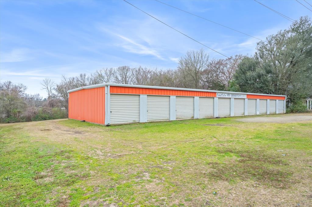 Richardsons Add 01 - Commercial Sale