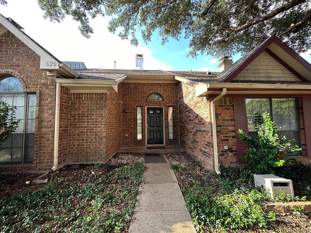 Come and tour this lovely townhouse located in the heart of West Plano. Property was updated recently with new paint and new floors. Plano's award-winning ISD is a major benefit for your family and future resale value. Open Floor Plan that features an abundance of natural light, vaulted ceiling and skylights. NO HOA! This is an excellent opportunity to OWN a home in West Plano in this awesome location.