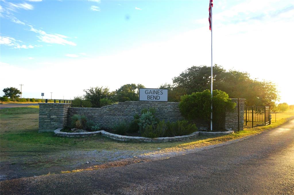 Gaines Bend - Land