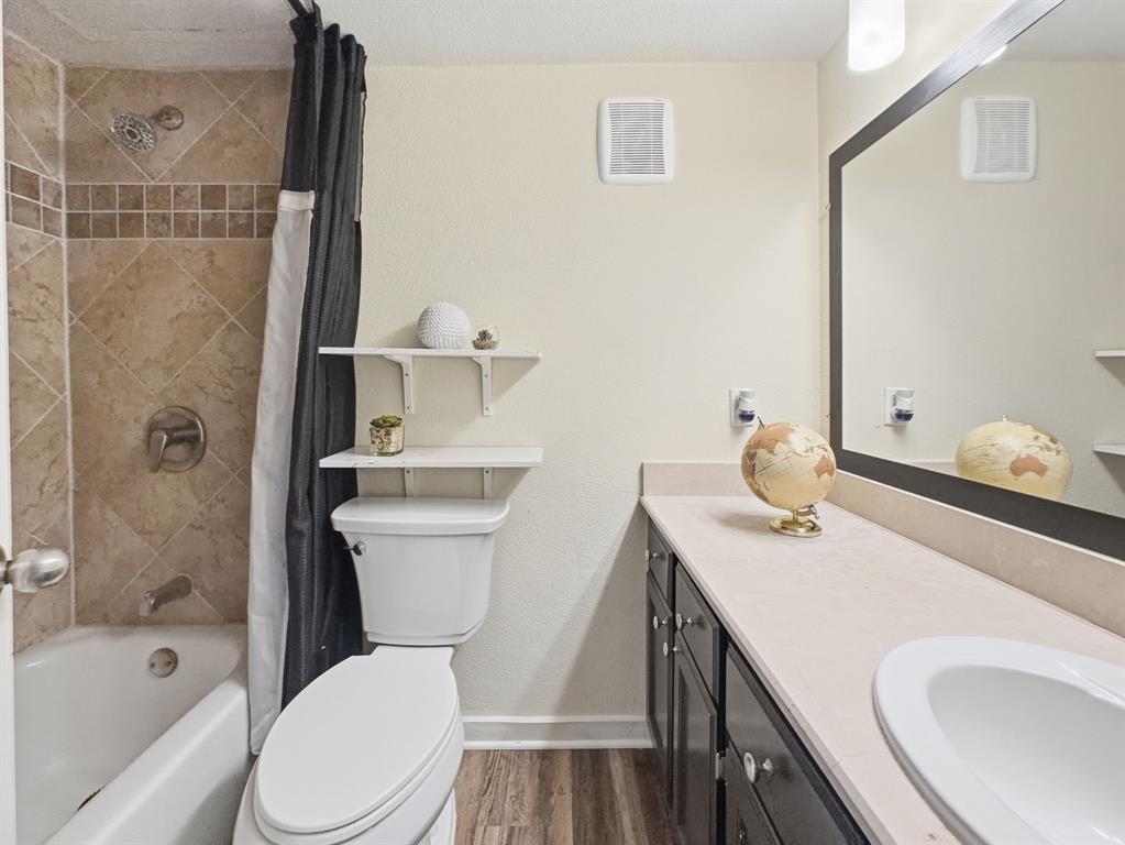 Holland Ave Condo - Residential