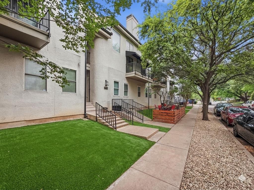 Holland Ave Condo - Residential