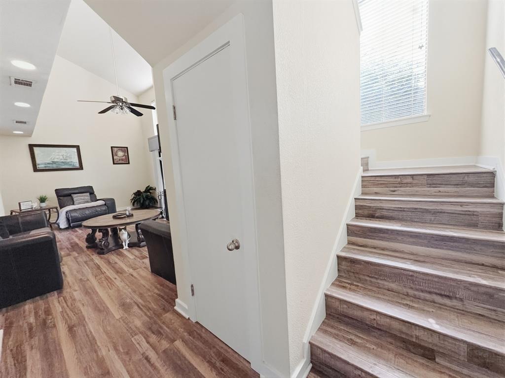 Holland Ave Condo - Residential