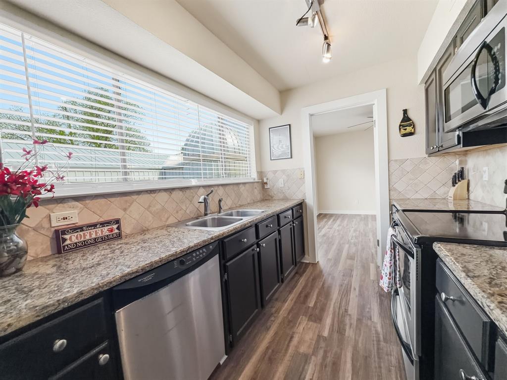 Holland Ave Condo - Residential
